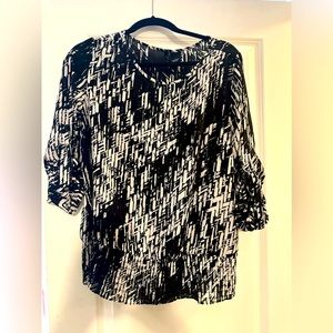 Women’s New Directions Blouse Large with tacked sleeves.